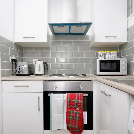 Kirkstall Serviced Apartment *