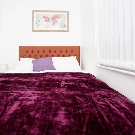 Kirkstall Serviced * Leeds (West Yorkshire)