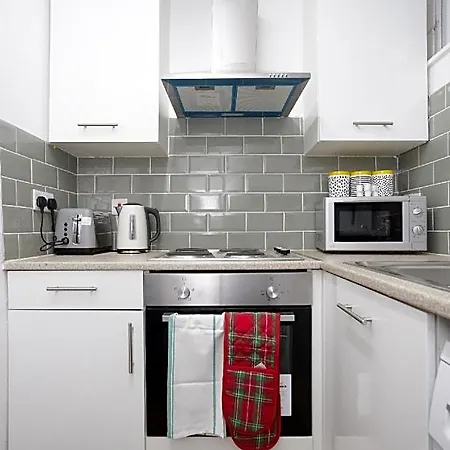 Kirkstall Serviced Apartment *