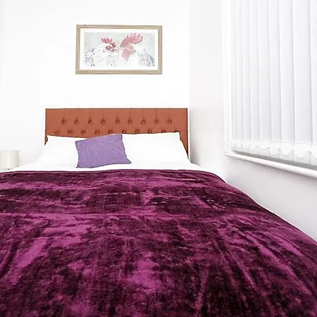 Kirkstall Serviced Apartment *