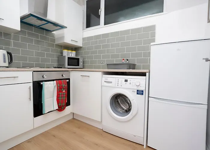 Kirkstall Serviced Apartment *